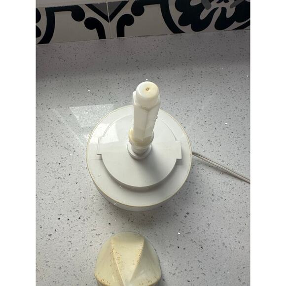 Vintage BETTY CROCKER ELECTRIC CITRUS JUICER Model BC-1473 24 OZS. AUTO REVERSE - Picture 6 of 6